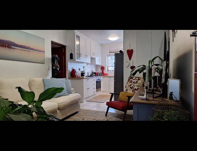2 BEDROOM HOUSE FOR SALE IN SANDBAAI